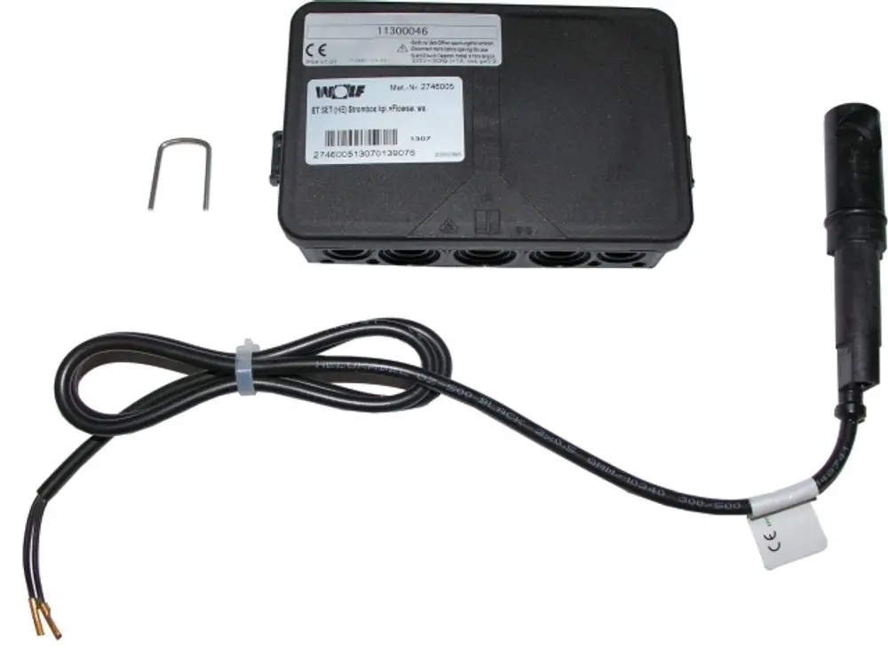 Wolf-Strombox mit Flowswitch und Anschlusskabel, liegend angeordnet. Inkl. eines Montagestifts für die Installation.